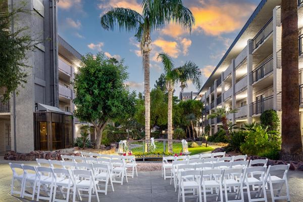 Holiday Inn Hotel & Suites Phoenix Airport North