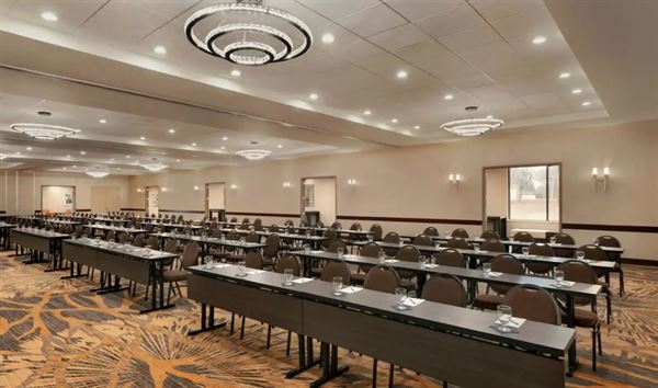 Embassy Suites By Hilton Milwaukee Brookfield