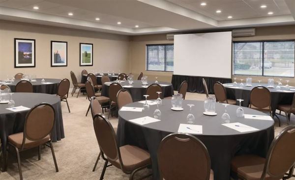 Embassy Suites By Hilton Milwaukee Brookfield