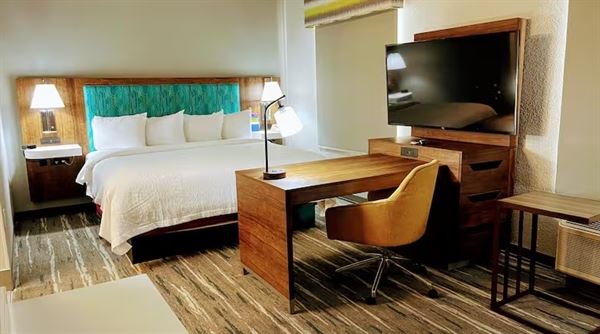 Hampton Inn & Suites Pensacola I-10 North at University Town Plaza