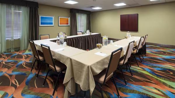 Hampton Inn & Suites Pensacola I-10 North at University Town Plaza