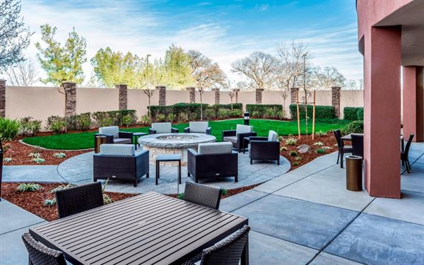 Courtyard Galleria Roseville by Marriott