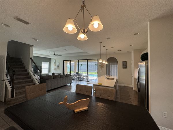 C'est la vie Venue & Suits