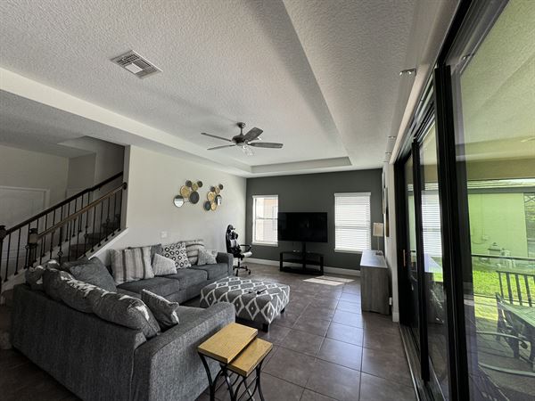 C'est la vie Venue & Suits