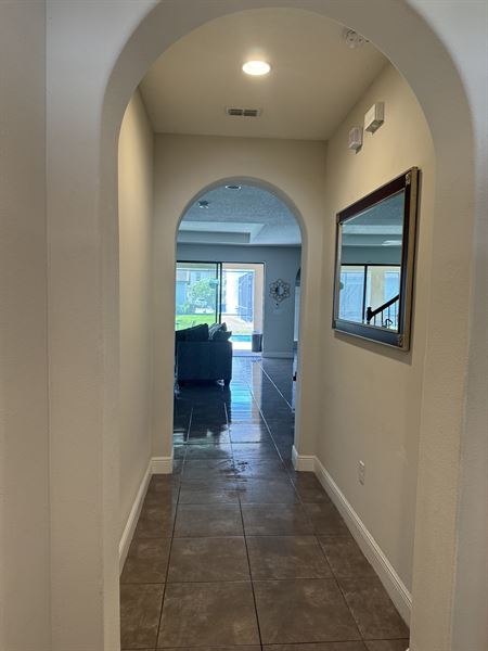 C'est la vie Venue & Suits