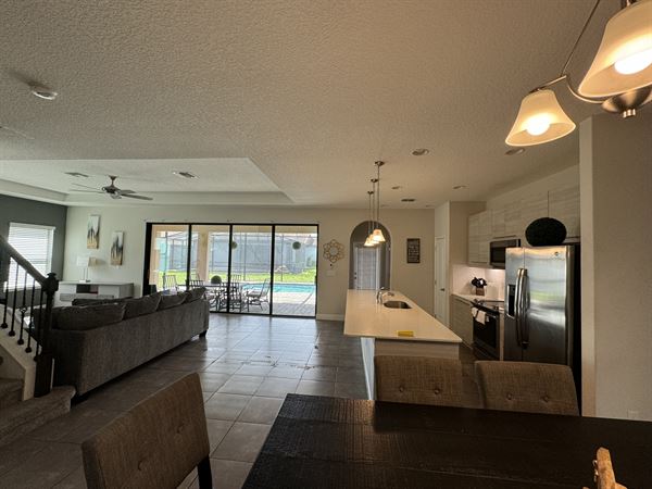 C'est la vie Venue & Suits