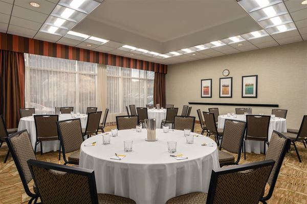 LaGuardia Plaza Hotel