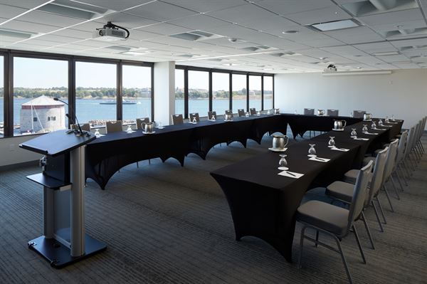 Delta Kingston Waterfront Hotel