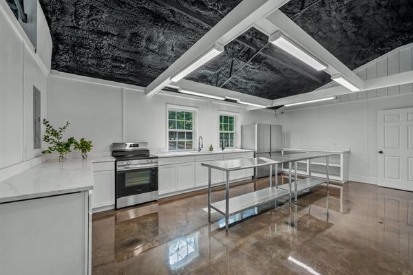 Crest View ~ The Venue