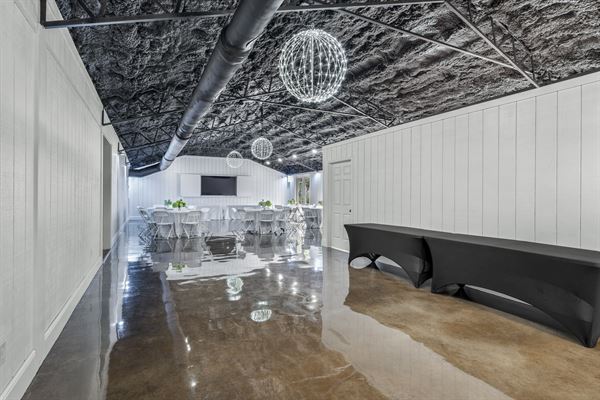 Crest View ~ The Venue