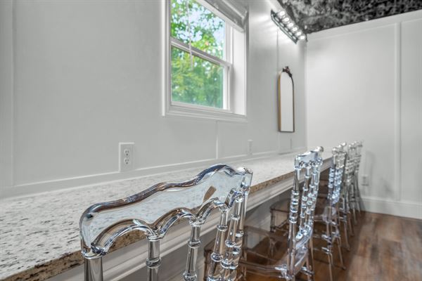 Crest View ~ The Venue