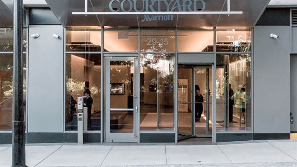 Courtyard Long Island City/New York Manhattan View