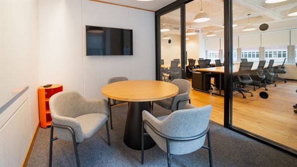 Corporate Suites at 880 3rd Avenue