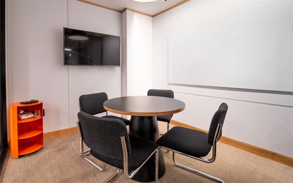 Corporate Suites at 880 3rd Avenue