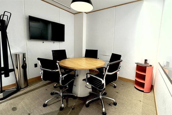 Corporate Suites at 880 3rd Avenue