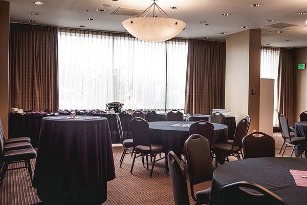 Mirabeau Park Hotel & Convention Center