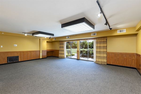 Mirabeau Park Hotel & Convention Center