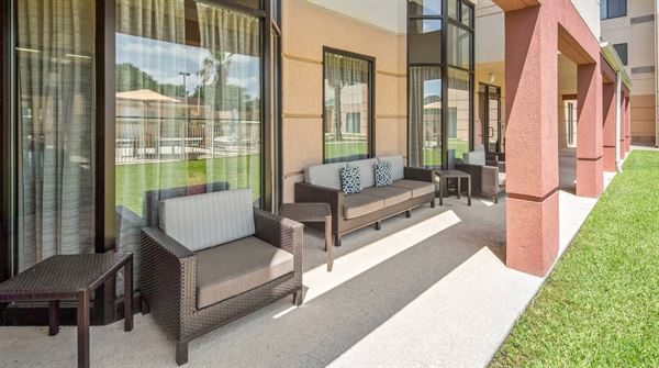 Courtyard College Station