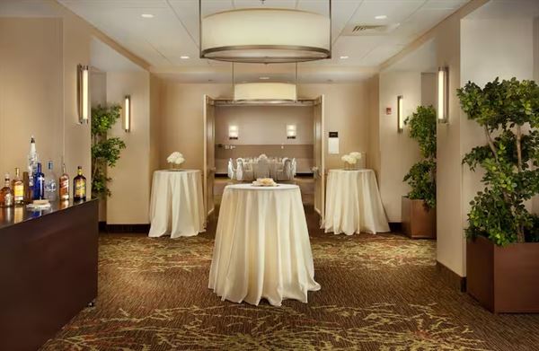 DoubleTree by Hilton Dulles Airport - Sterling