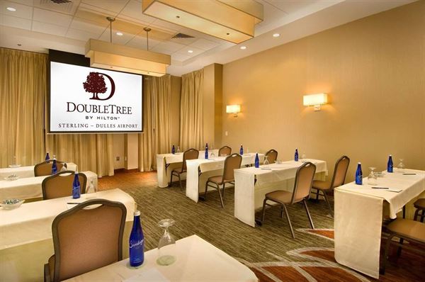 DoubleTree by Hilton Dulles Airport - Sterling