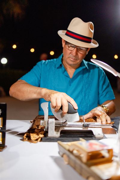 Miami Cigar Entertainment-Cigar Rolling Service