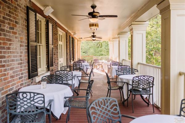 Mere Bulles Restaurant