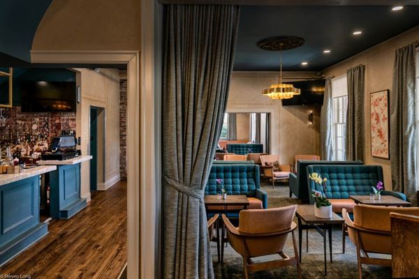 Mere Bulles Restaurant