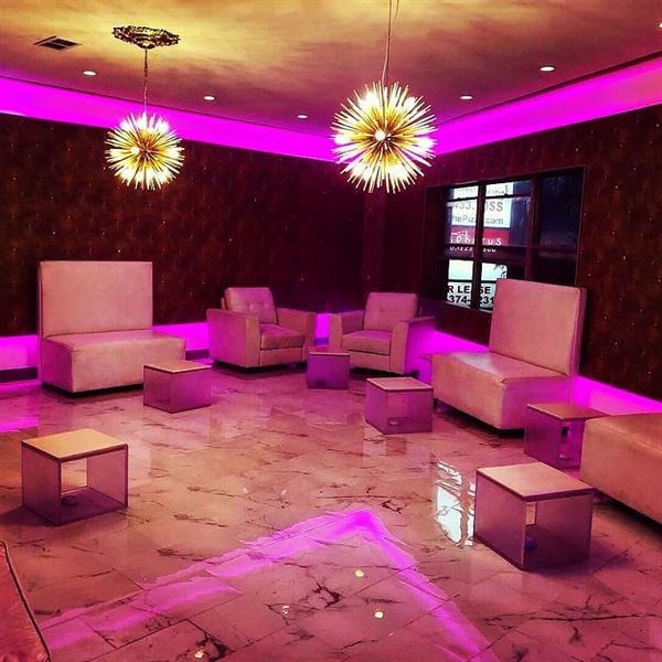 Noir Restaurant & Lounge