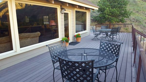 Victor & Dawna's Hells Canyon Resort