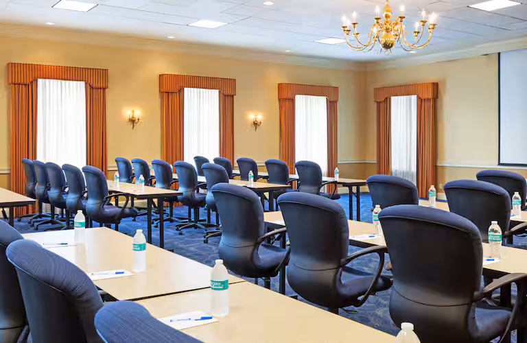 Virginia Crossings Hotel & Conference Center