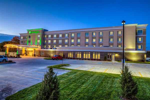 Holiday Inn Express and Suites by IVY