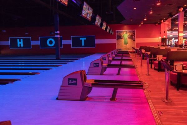 Bowlero Romeoville
