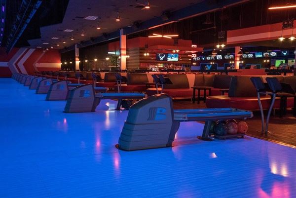 Bowlero Romeoville