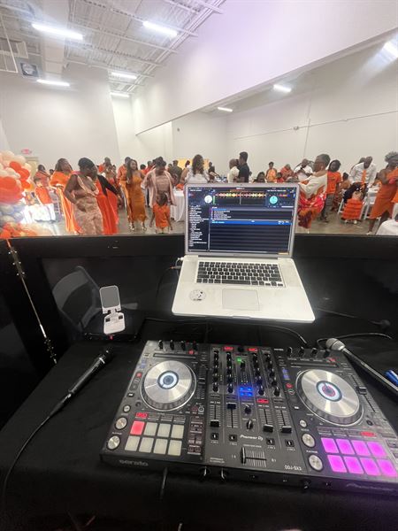 Carolina Star DJ & Photobooth’s