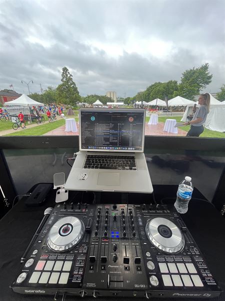 Carolina Star DJ & Photobooth’s