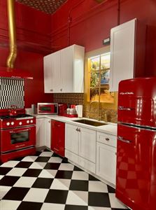 Kitchen & Makeup Studio