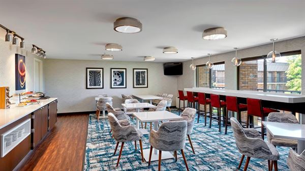 Sheraton Milwaukee Brookfield Hotel