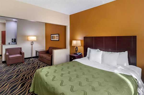 Quality Suites Addison-Dallas