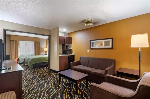 Quality Suites Addison-Dallas