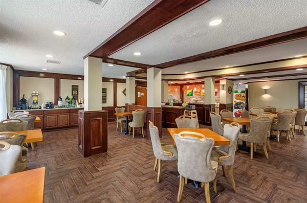 Quality Suites Addison-Dallas