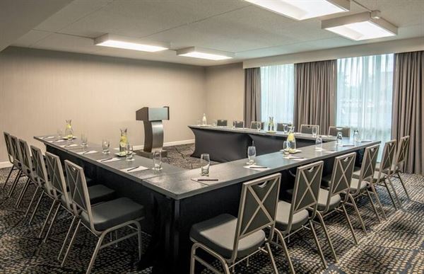 DoubleTree by Hilton Hotel Chicago - North Shore Conference Center