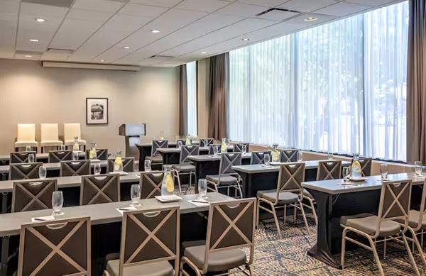 DoubleTree by Hilton Hotel Chicago - North Shore Conference Center