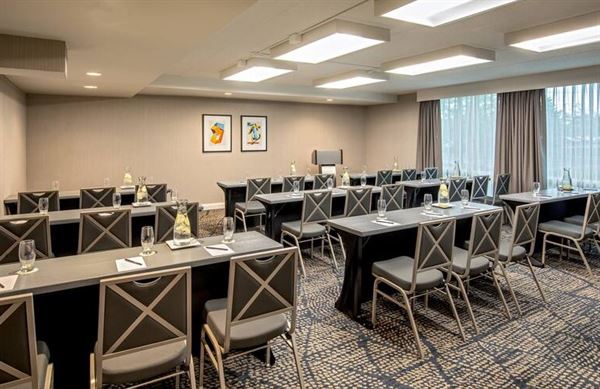 DoubleTree by Hilton Hotel Chicago - North Shore Conference Center