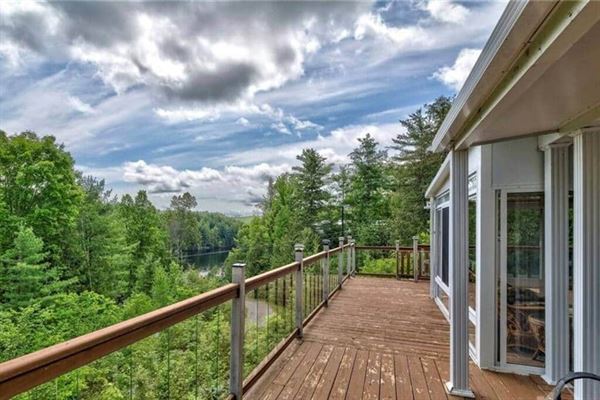 Trailhead Lake House