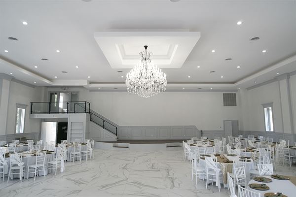 Bella Luna of Millcreek