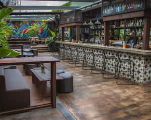 Le Chick Cocktail Lounge