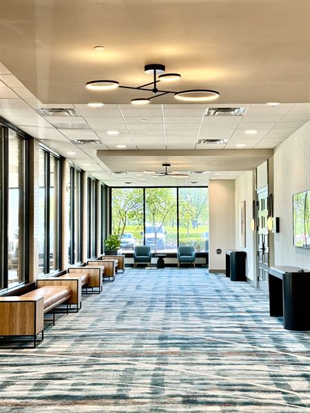 Sheraton Milwaukee Brookfield Hotel