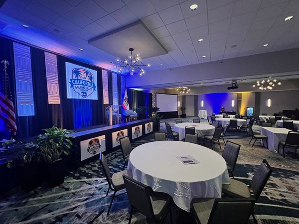 Sheraton Milwaukee Brookfield Hotel