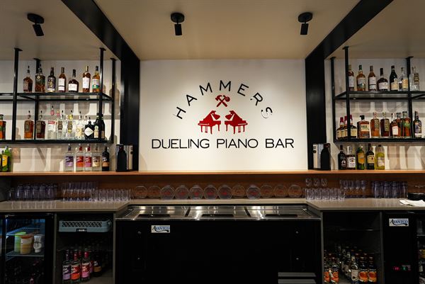 Hammers Dueling Piano Bar