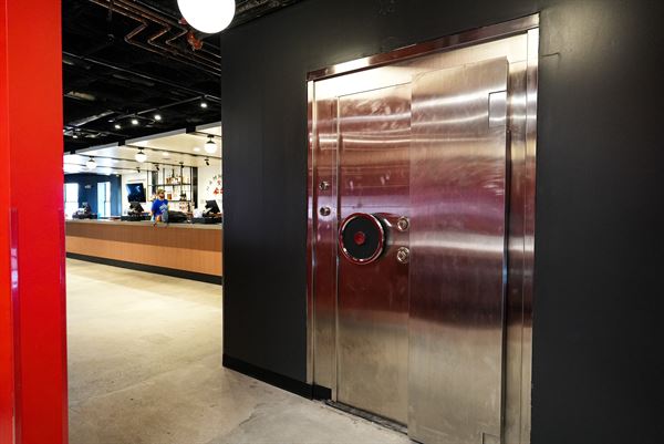 Hammers Dueling Piano Bar